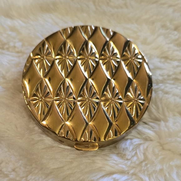 Vintage Gold Makeup Kit Clutch - Picture 8 of 16